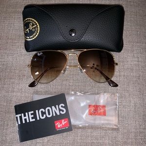 Woman’s RayBan Aviators